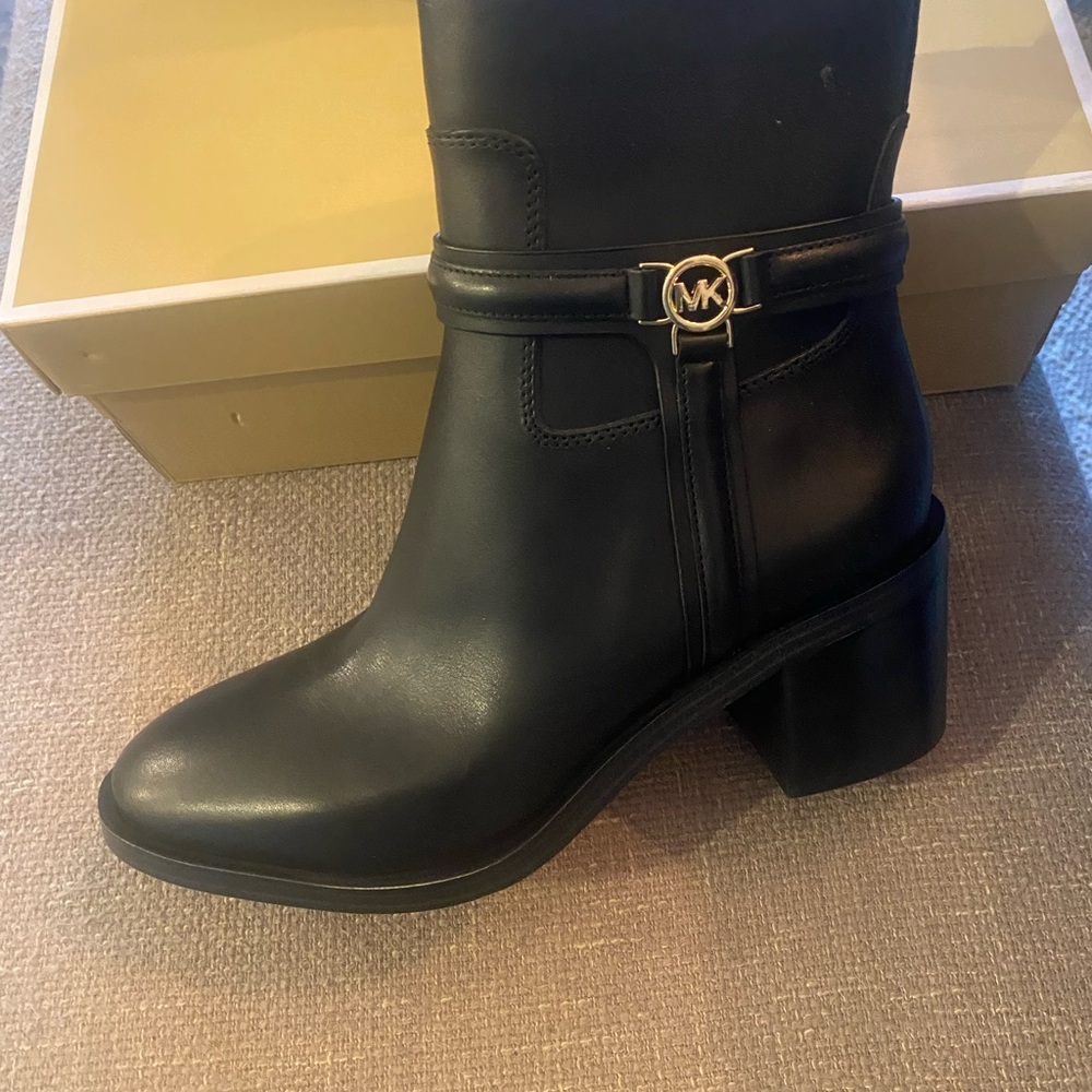 MICHAEL KORS 100% LEATHER MINDY Block Heel Bootie NEW IN BOX | MSRP $295 | S 8.5 - Picture 12 of 14